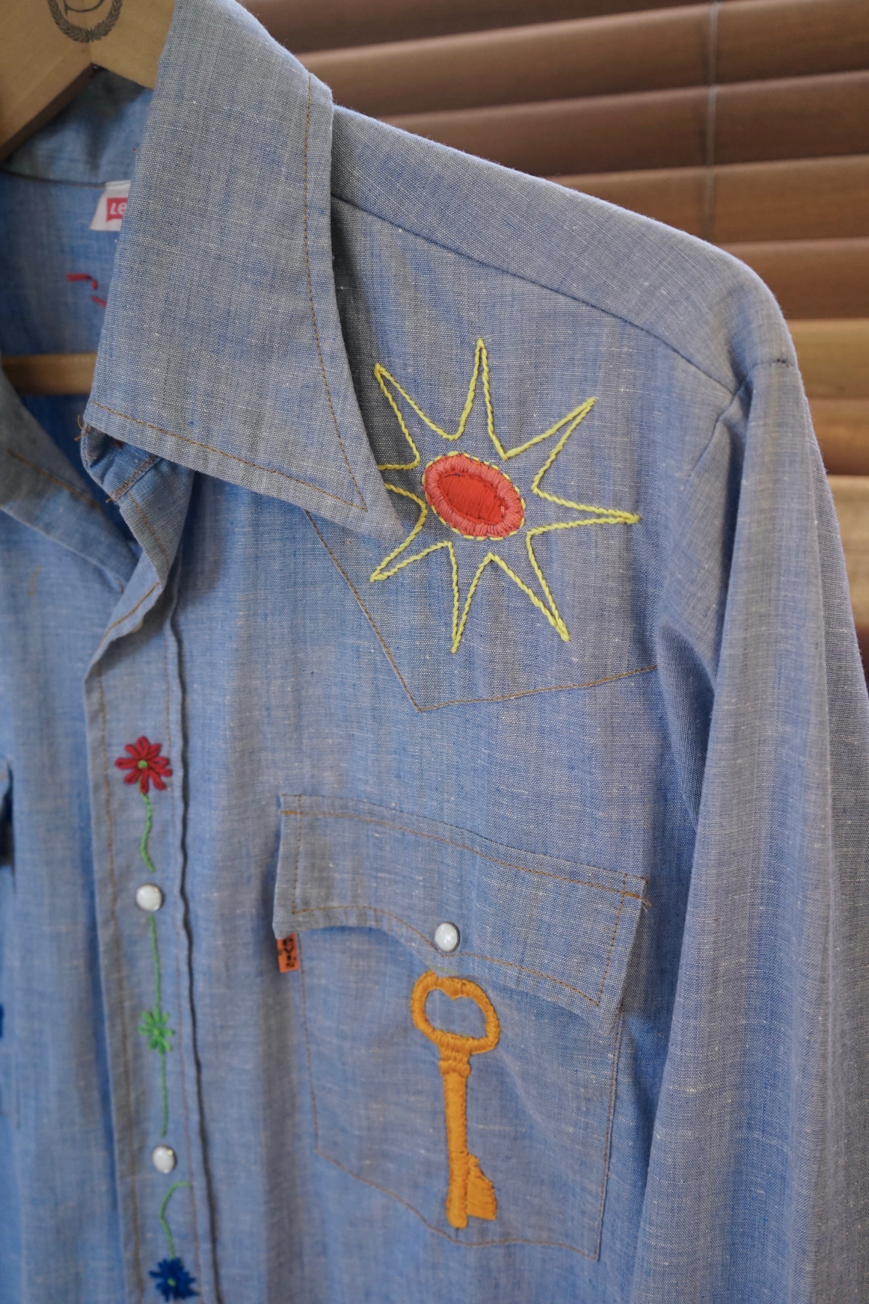 1970s Levi's chambray Shirt with Embroidery | Lovin'Spoonful