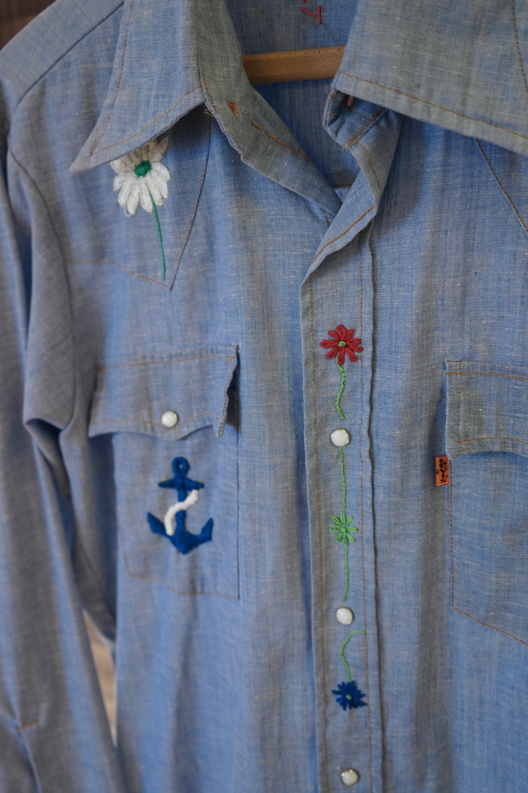 1970s Levi's chambray Shirt with Embroidery | Lovin'Spoonful